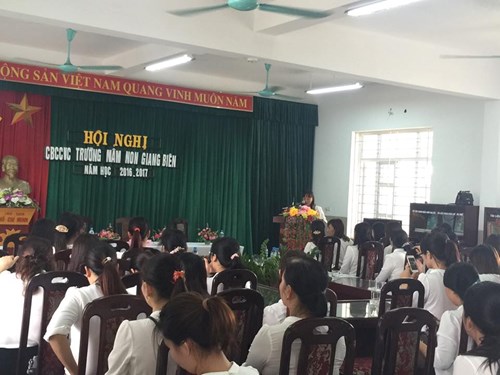 Ngày 22/10/2016, trường MN  Giang Biên  đã tổ chức Hội nghị công chức viên chức, tổng kết năm học 2015 – 2016 và triển khai nhiệm vụ  năm học 2016 - 2017.